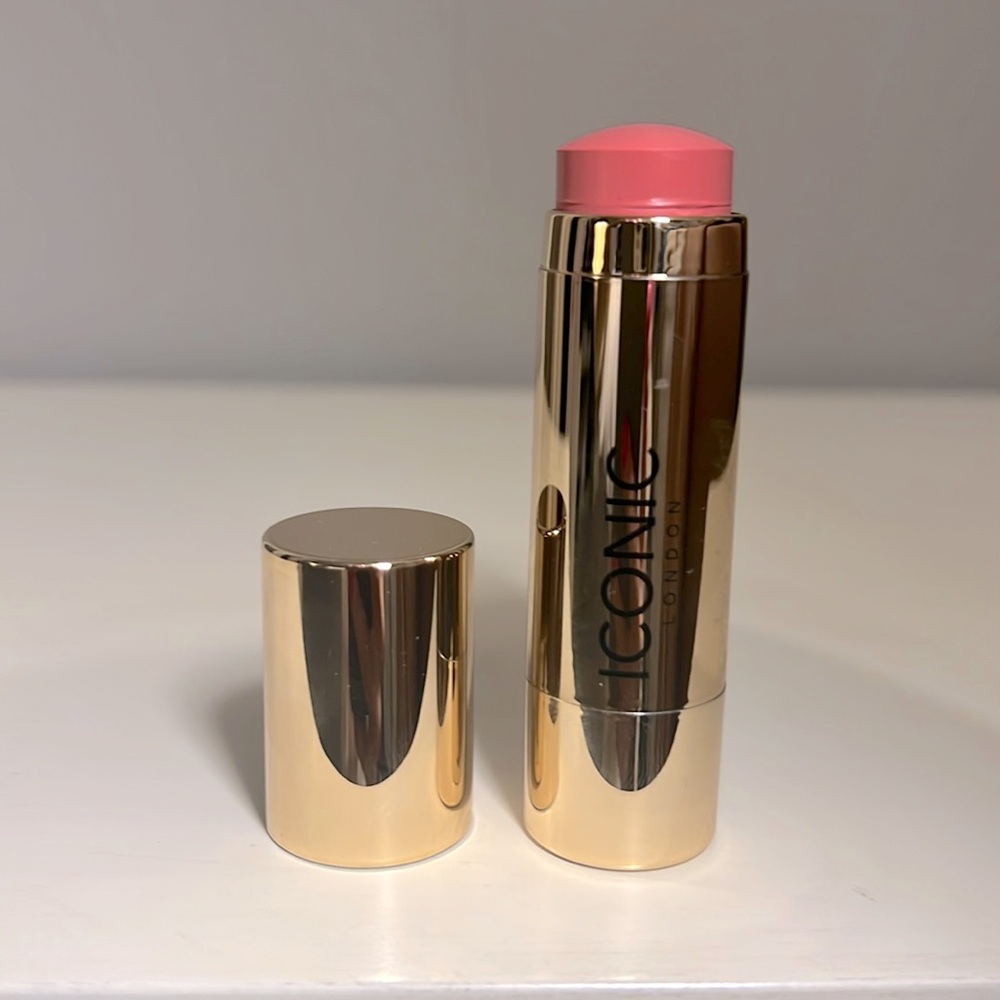 Iconic London Cream to Powder Blurring Blush Stick